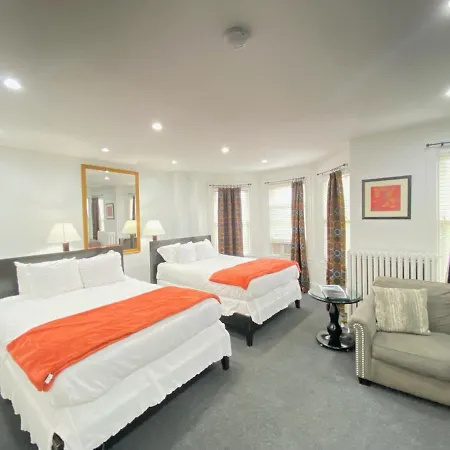 Gorgeous Refurbished 1Bdrm And 1Den Home