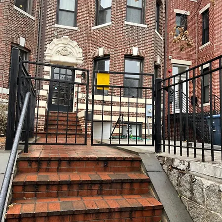 Gorgeous Refurbished 1Bdrm And 1Den Home